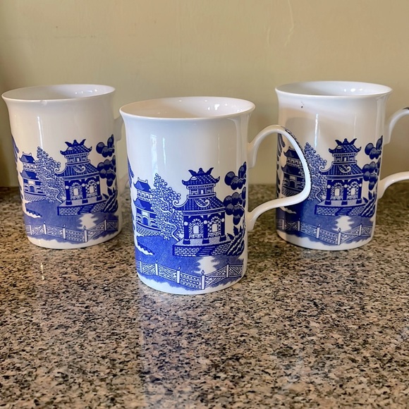 Roy Kirkham Other - Old Willow Fine China coffee mugs (3)